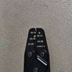 Universal krymptång